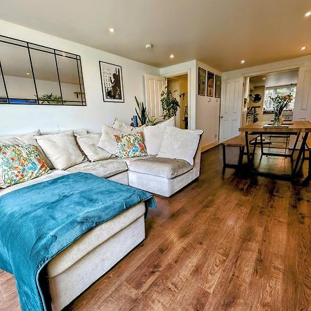 Modern Well Presented Apartment With Garden London Eksteriør bilde