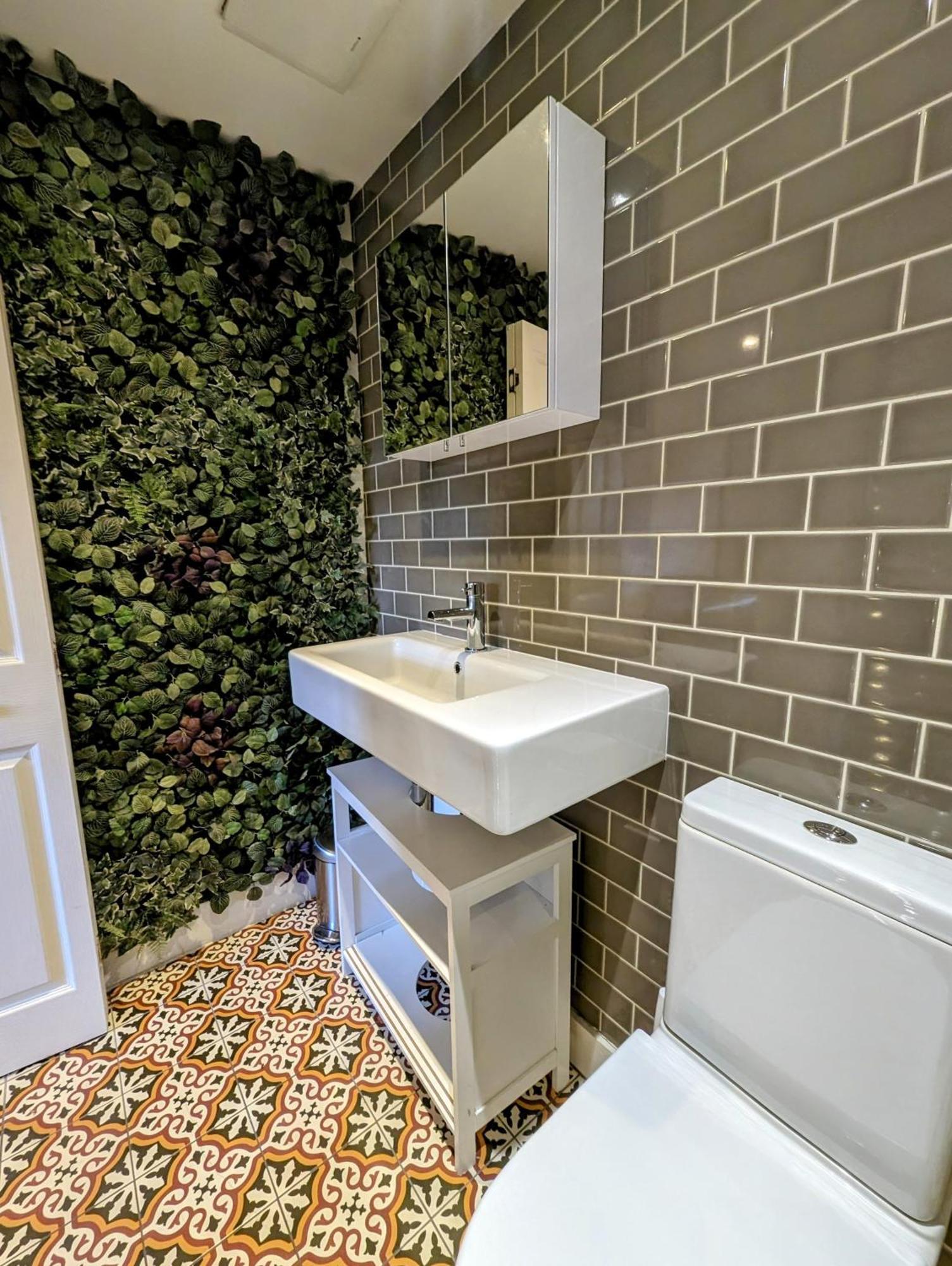 Modern Well Presented Apartment With Garden London Eksteriør bilde