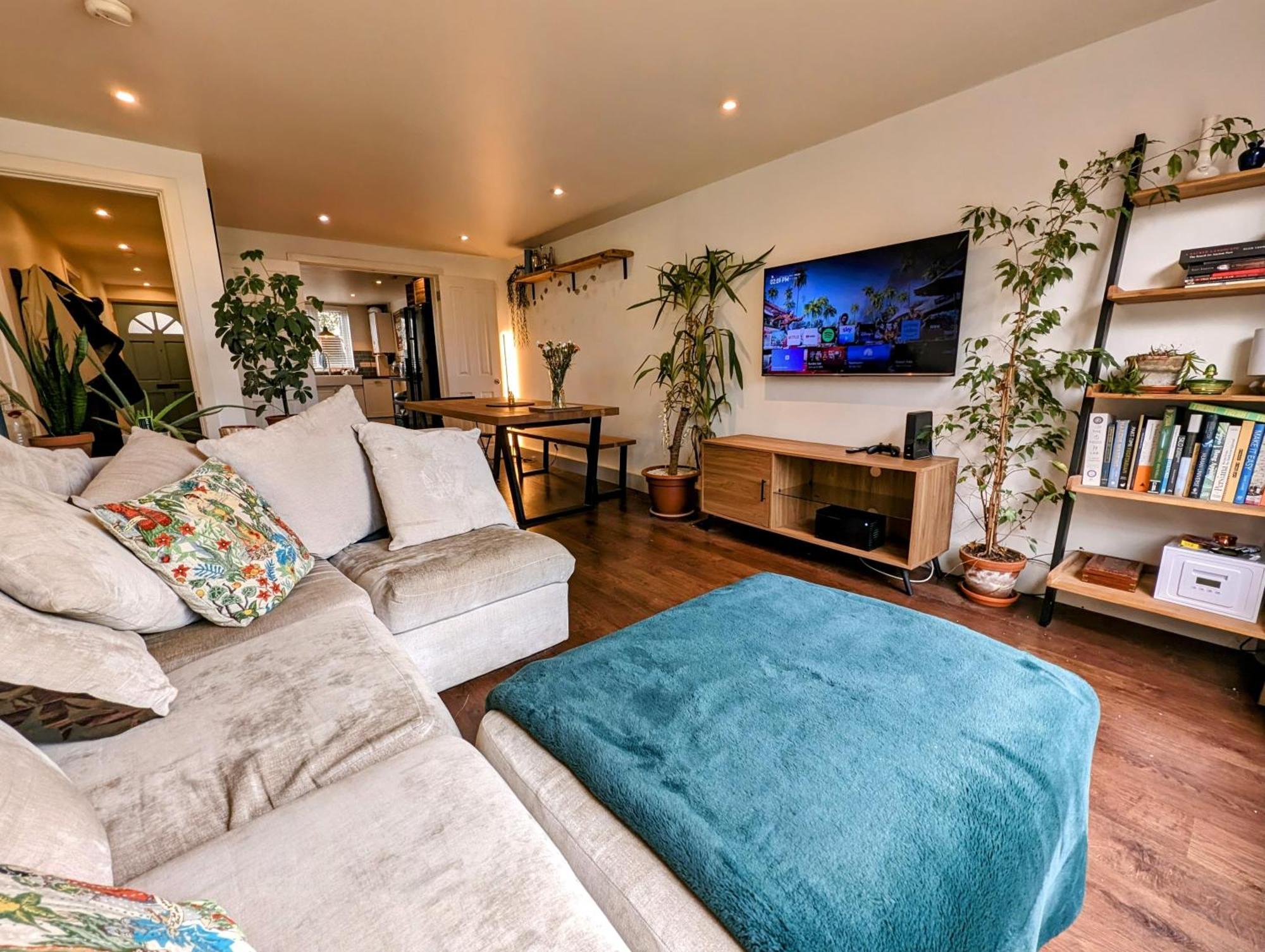 Modern Well Presented Apartment With Garden London Eksteriør bilde