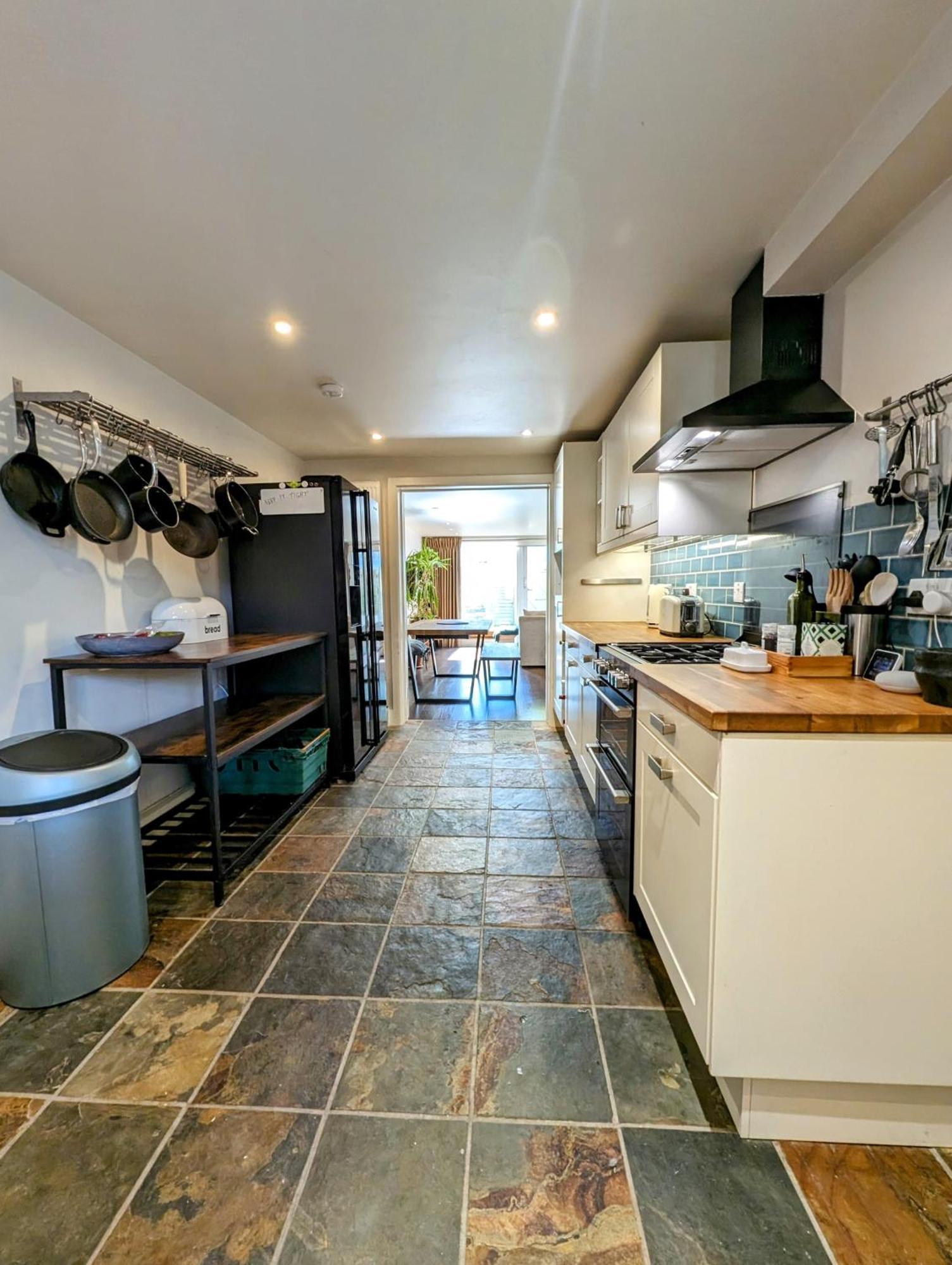 Modern Well Presented Apartment With Garden London Eksteriør bilde